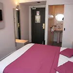 호텔 Logis Hotel- Restaurant La Renaissance 바카라