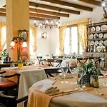 Logis Hotel- Restaurant La Renaissance バカラ