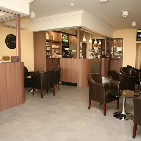 La Renaissance Hotel 3*
